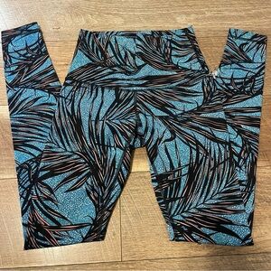 Lululemon Vibrant Blue/Pink Leafy Pattern Full Length High-Rise Leggings. D5.